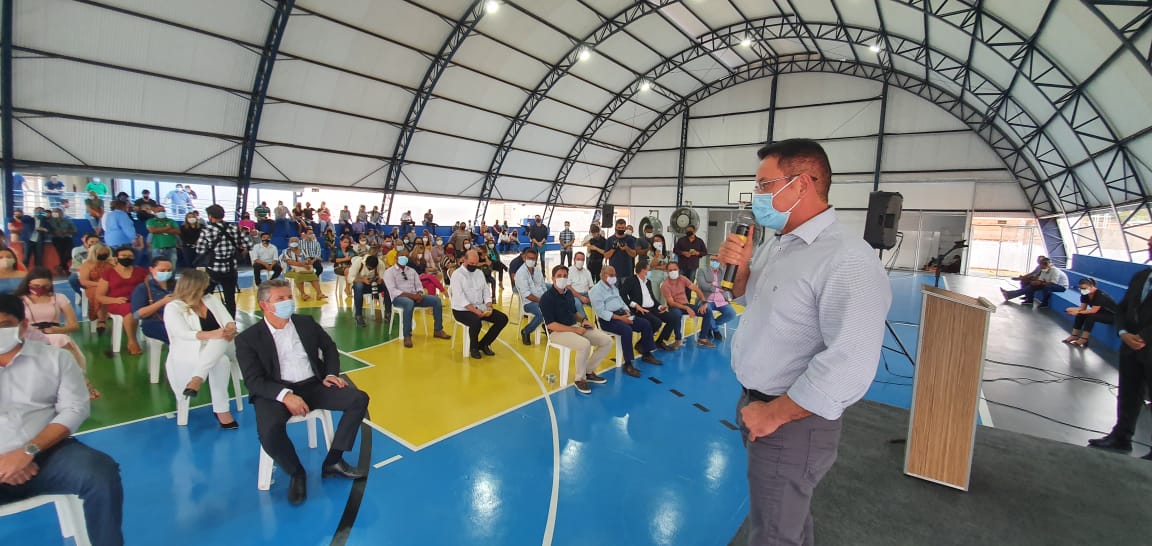 Comunidade Asa Bela recebe escola totalmente reformada