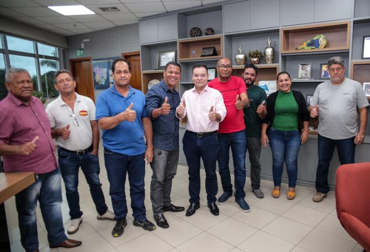 Feirantes de Cuiabá solicitam barracas e melhorias para Botelho