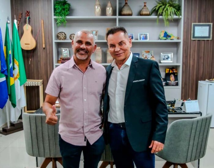 Salto do Céu recebe pá-carregadeira destinada por articulação do deputado Botelho