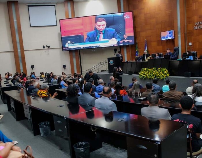 Sessão especial homenageia pastores e obreiros de igrejas evangélicas