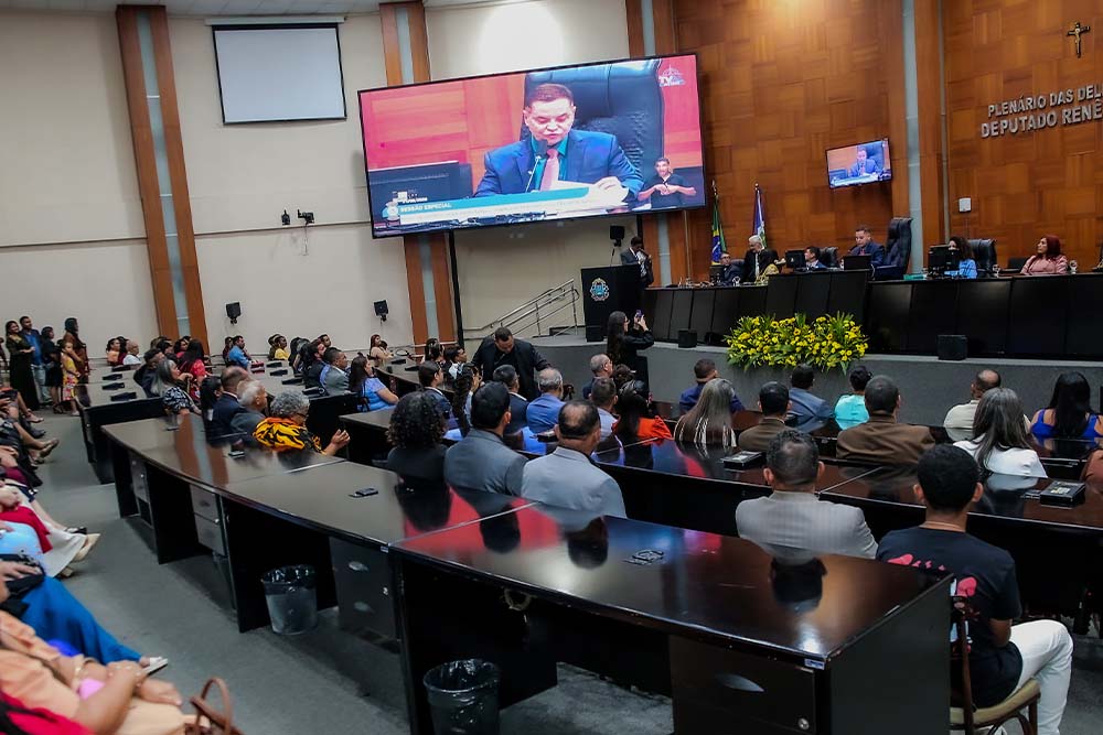 Sessão especial homenageia pastores e obreiros de igrejas evangélicas