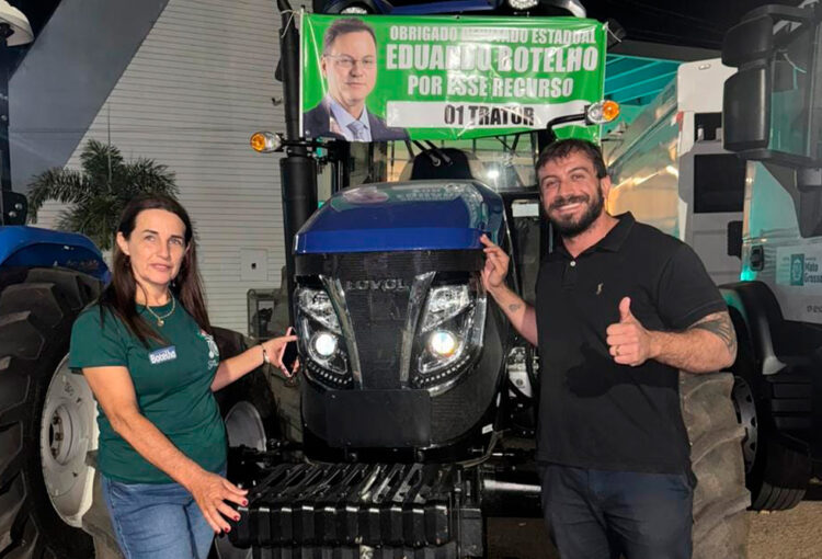 Com apoio de Botelho, Quatro Marcos recebe motocicletas, trator e veículo para fortalecer saúde e agricultura familiar